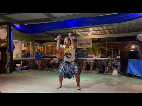 Kiribati girls