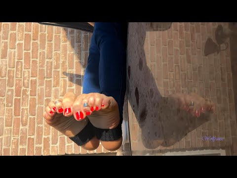 Fishnet Fembro Soles (Slow-motion Toe-Wiggling)