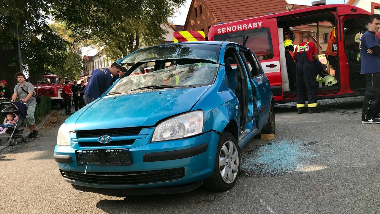 Vyproštění osoby z auta – Hasiči Senohraby