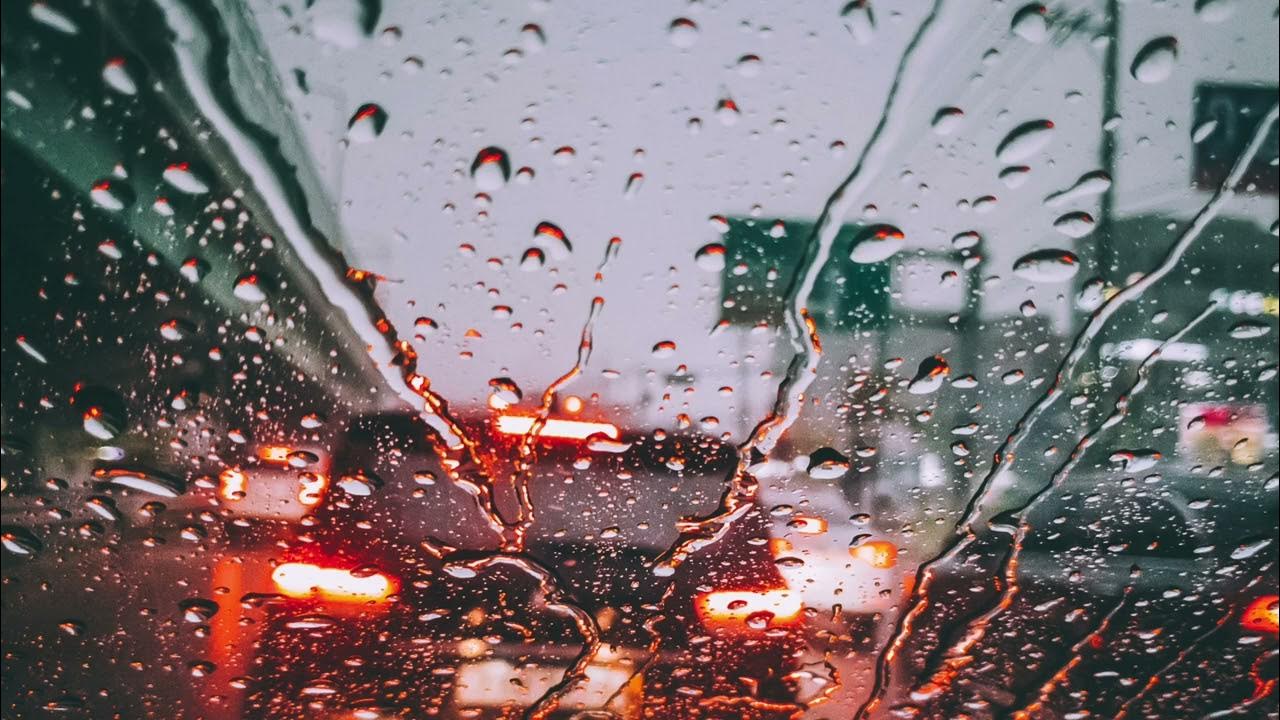 Кипящий дождь. Дождь на стекле машины. Осенний дождь на машинных стеклах обои. Картина машины за стеклом залитым дождём. Задождило в мае.