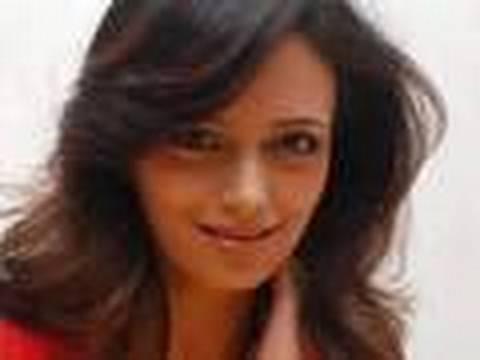 Roshni Chopra wins DESI GIRL