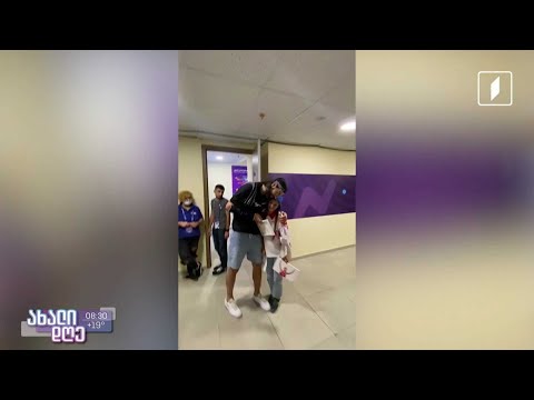 #ახალიდღე სპორტის 13 წლის გულშემატკივარი, რომელმაც საყვარელ კალათბურთელებს მათი პორტრეტები აჩუქა