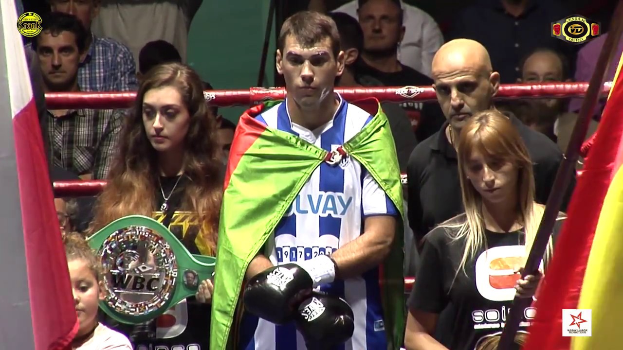 Titulo W B C Silver Superwelter Sergio Garcia vs Felice Moncelli boxwood wreath