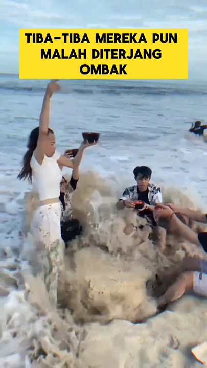 Funny moment when I was relaxing while eating, suddenly there was a big wave ‼️‼️ #lol #funny #waves