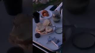 Stół Grubo Zastawiony