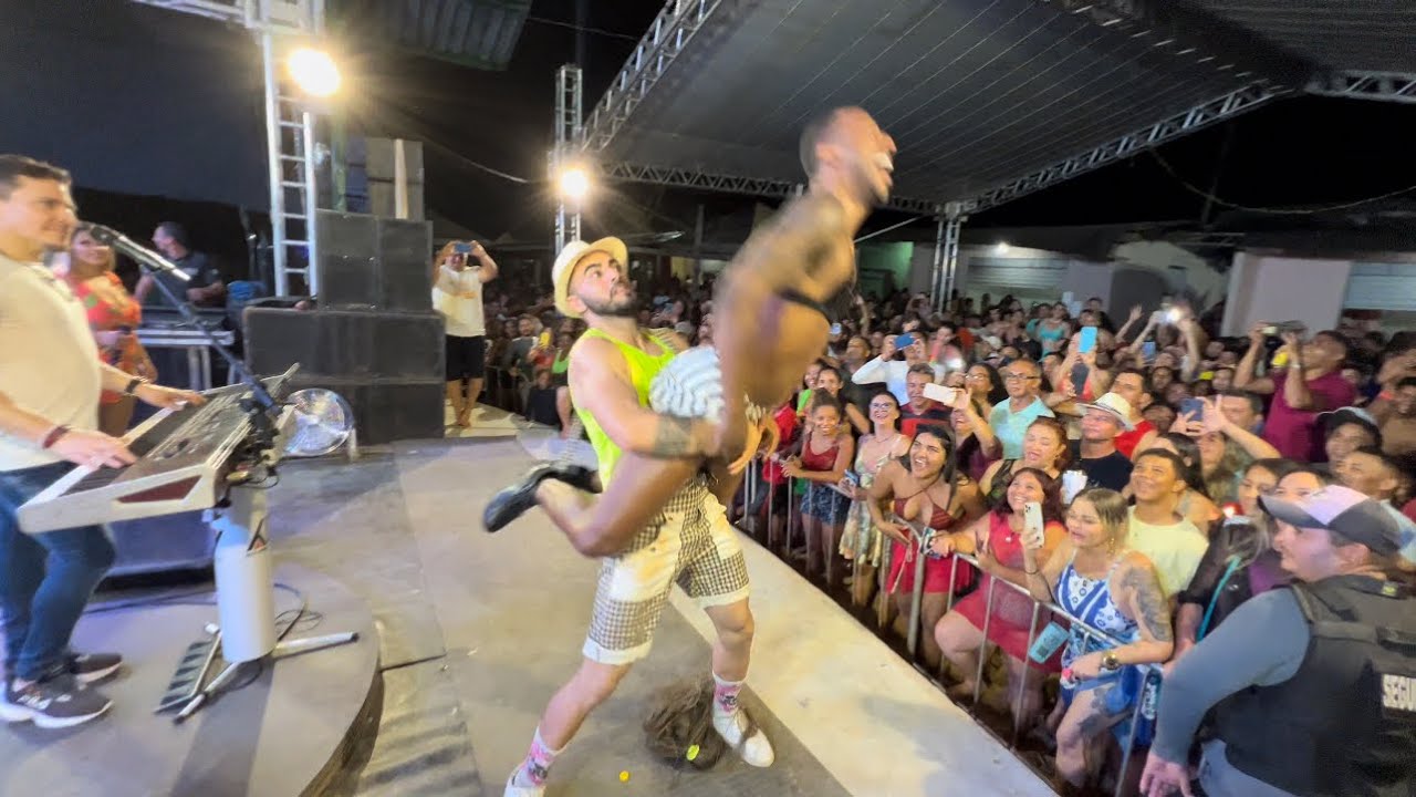 PERUCA DA PIRIGUETE CAI NO MEIO DO SHOW DO WASHINGTON BRASILEIRO