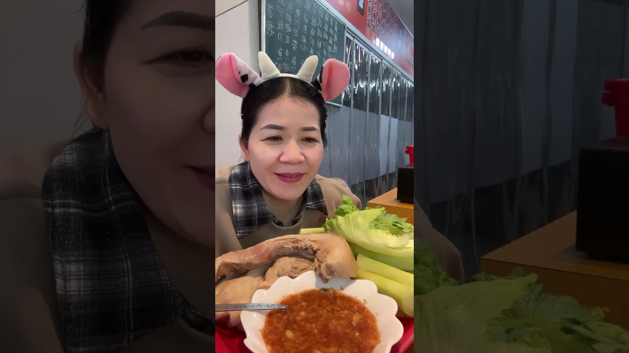 👉🙈Lần đầu tiên trong đời ăn thịt luộc nguyên khổ kèm rau sống chấm mắm ruốc muối sõi 💞🤭🤣