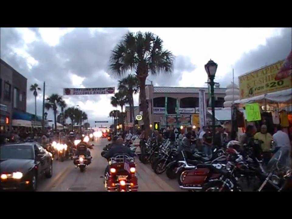 DAYTONA BEACH BIKE WEEK DRIVERS VIEW ON MAIN ST HARLEY DAVIDSON HEAD ...