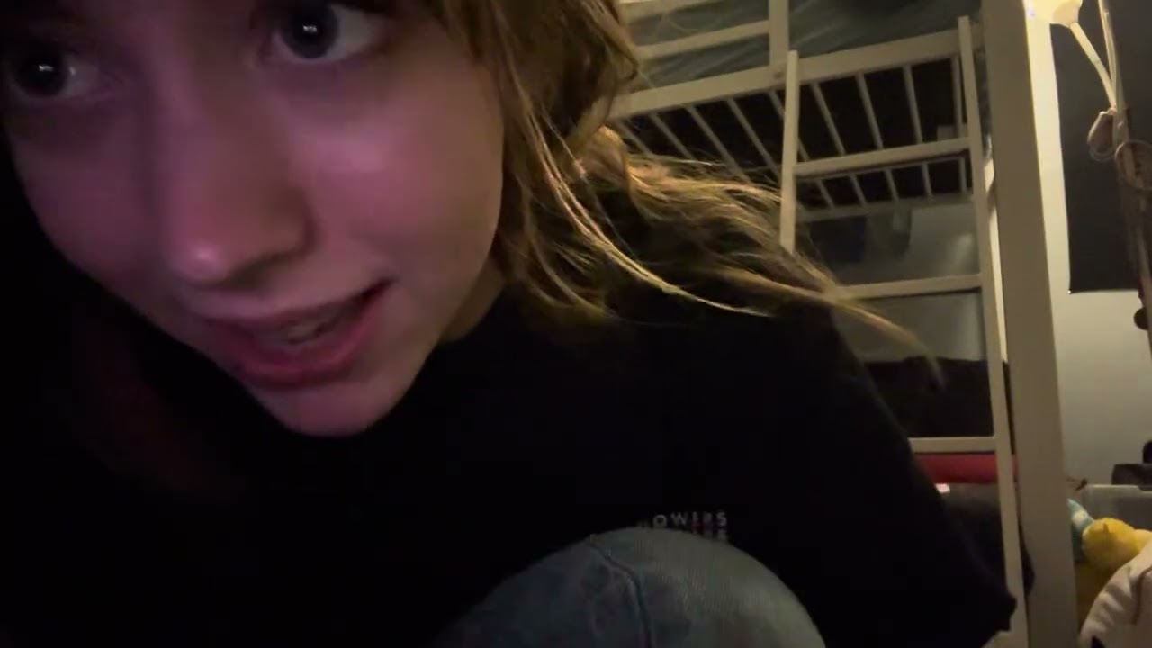 ASMR ~ Unserious Chewing on random objects 