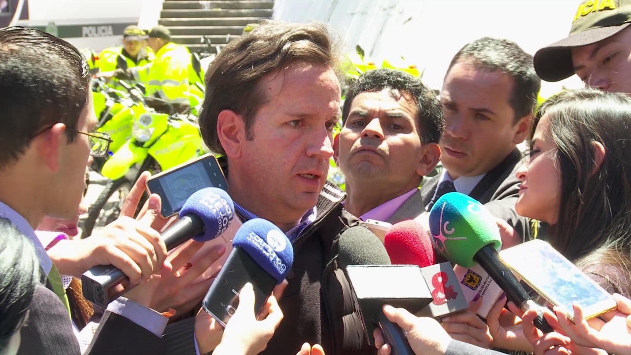 Peñalosa entrega a la Policía nuevo parque automotor para reforzar la seguridad subastas y comercio