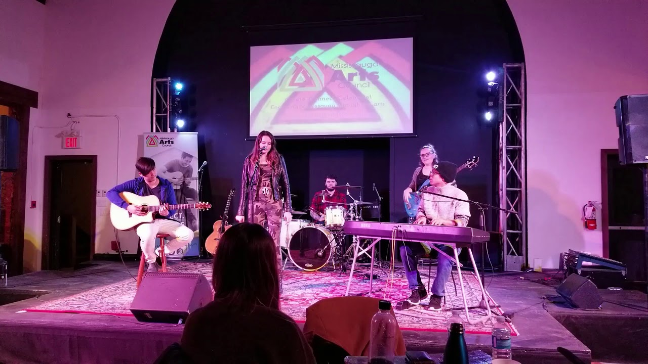 Paige Essence Van Gogh live