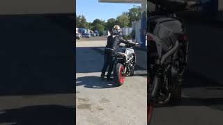 2019 Yamaha MT09 out of gas Mom Street fighter Sw Ranches FL wearing Dianese Arai Powamoto #shorts