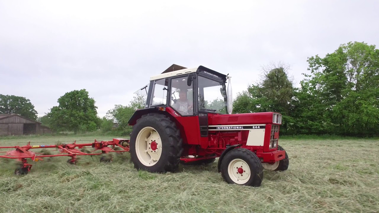 IHC 644 am Heuwenden