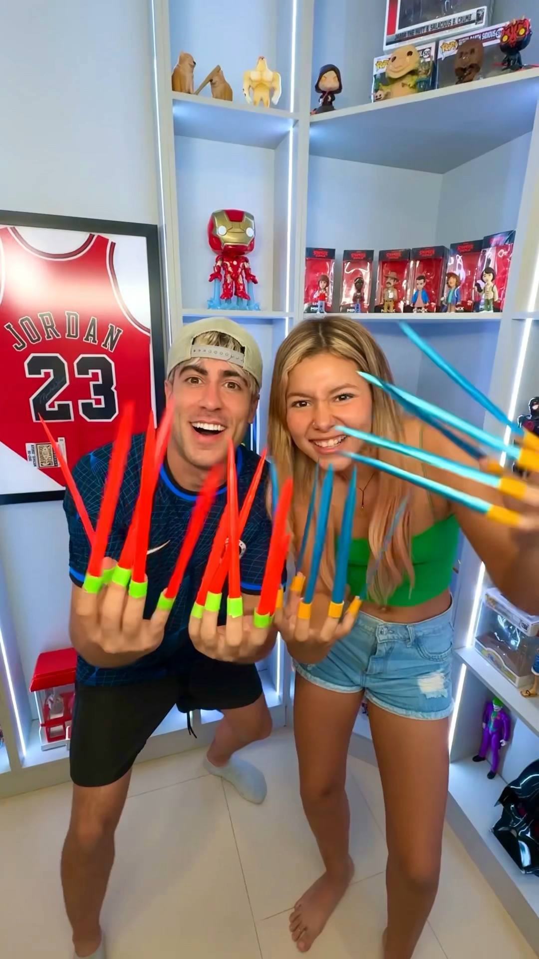 24 Hours With Giant Nails ?
