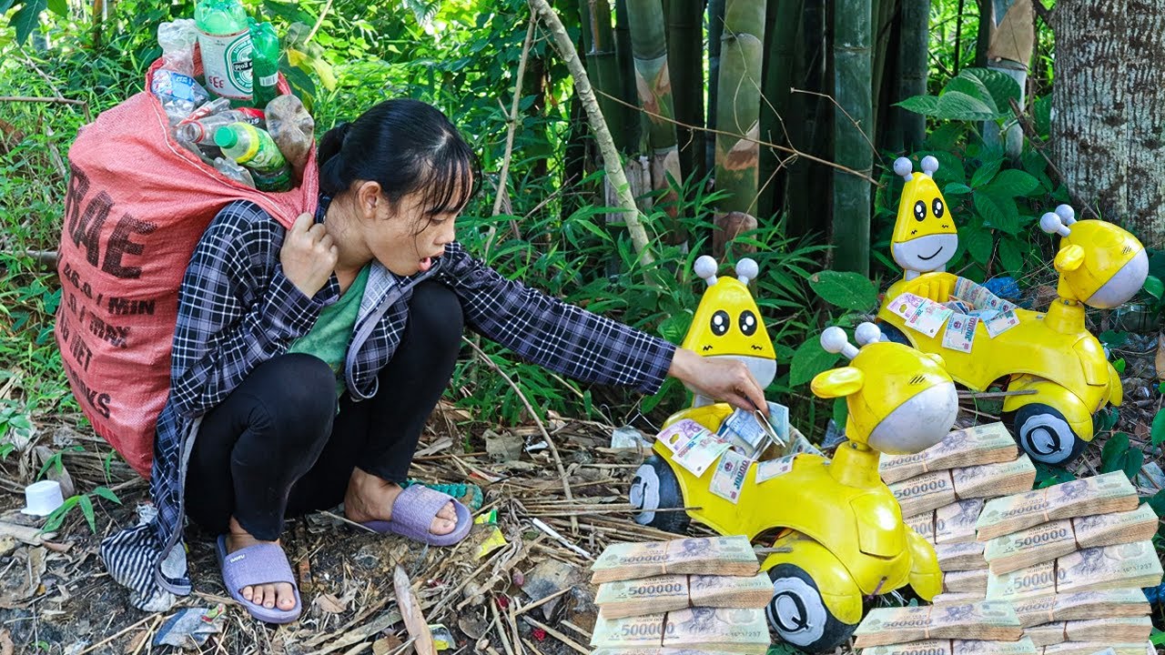 Poor girl collecting scrap metal finds a children's car and a large sum of money