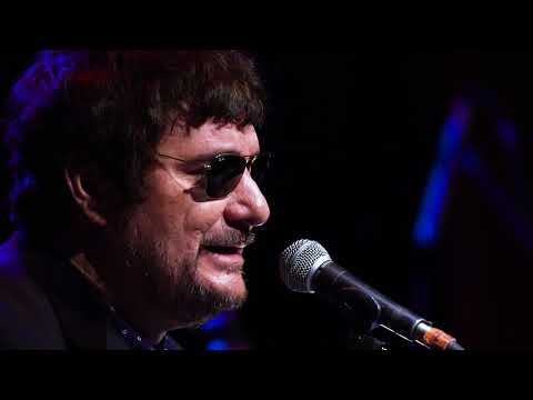 ALVARO HENRIQUEZ "QUIZAS CON QUIEN" (Teatro Cariola 2015)