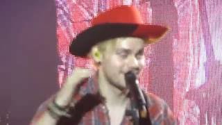 5SOS with German hats &amp; crowd breaking record (SLFL Cologne) HD