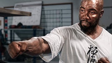 パンチが効く秘密 | マッド・ウォーリアーズ 頂上決戦 | 映画シーン