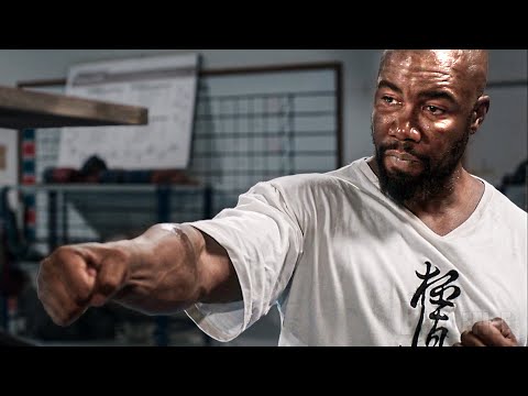 パンチが効く秘密 | マッド・ウォーリアーズ 頂上決戦 | 映画シーン