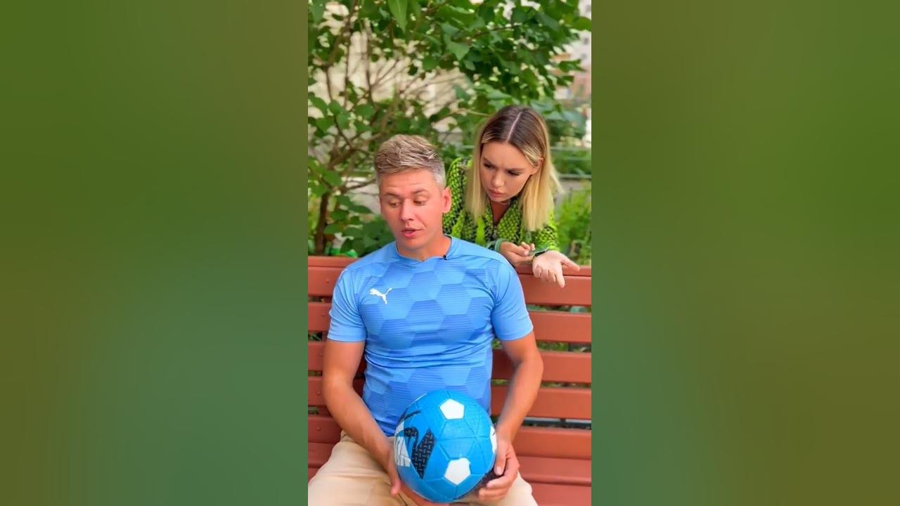 Алекс Кубис в шортиках