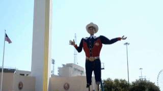 Time Lapse of Big Tex being lifted into place at the State Fair of Texas