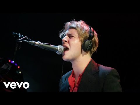 Tom Odell - I Took A Pill In Ibiza (Mike Posner cover in the Live Lounge)