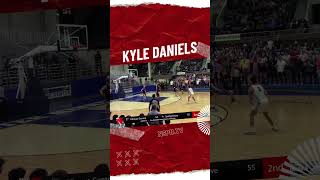 Luke Hellickson down low to Kyle Daniels!