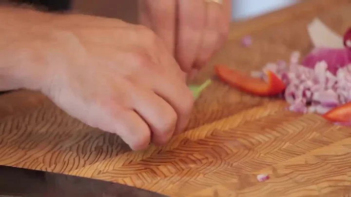 Cooking Lesson 1: How to use professional kitchen knives?