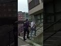 Pražští policisté zadrželi trojici mužů, které obvinili ze znásilnění mladé hendikepované ženy.