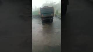🚛 Truck Stopped In Heavy Rain 🌧️ Please Subscribe #shorts #viral