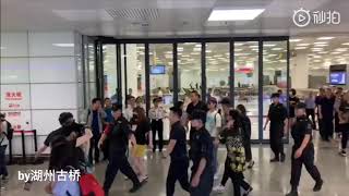20190630李宇春ChrisLee河南郑州接机-《privacy》