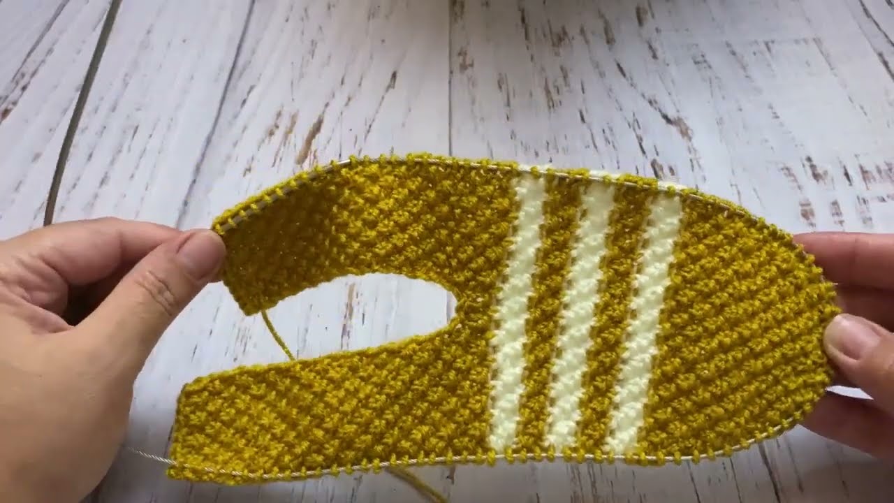 Классные тапочки-следки на двух спицах без швов //   iki patik modeller