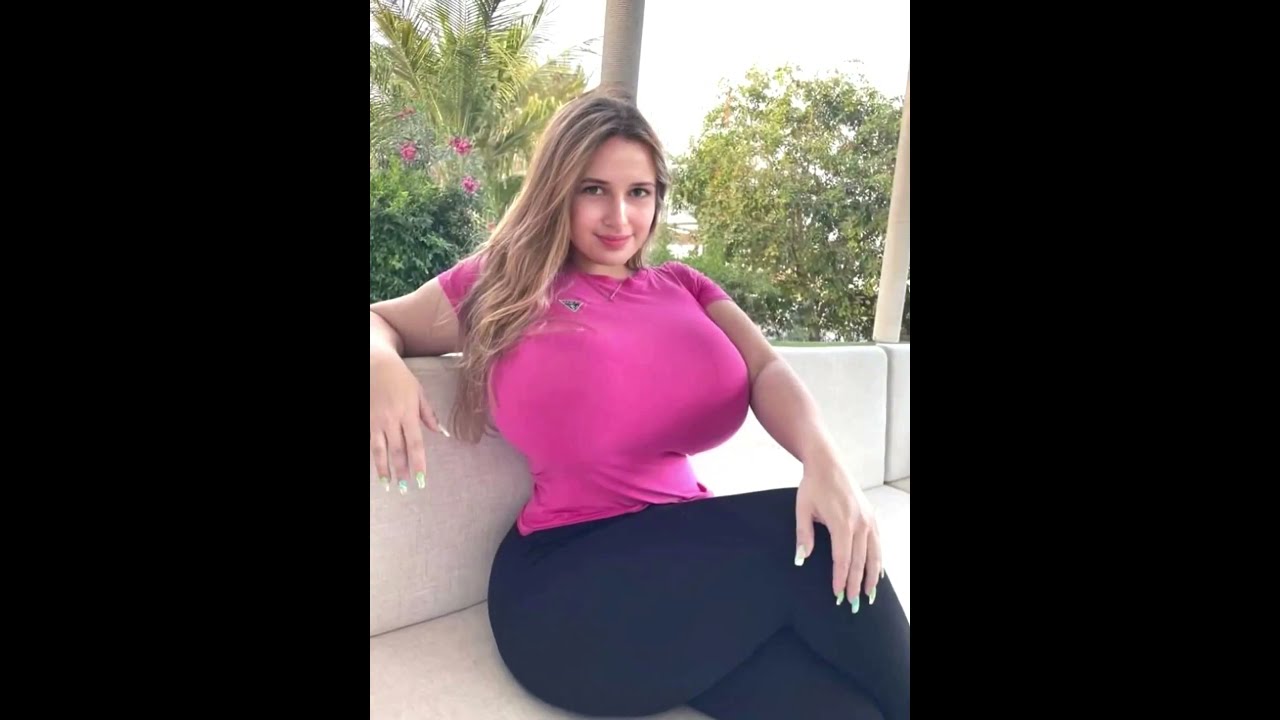 JAHNVI BHATTACHARYA ️ Curvy Plus Size Model - YouTube