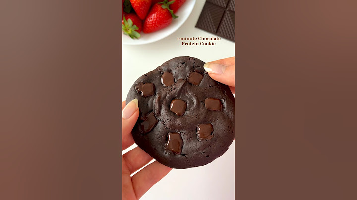 1-minute Chocolate Protein Cookie😍 #quickdessert #easydessert #highprotein