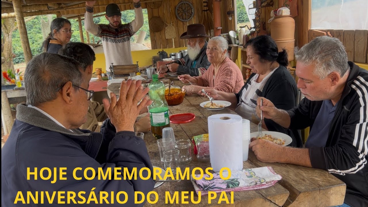 A VIDA SIMPLES NO INTERIOR DE MINAS, ALMOÇO COM CHURRASCO E AMIGOS NA ROÇA.
