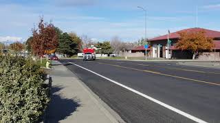 Kennewick FD Medics Responding (2 clips)