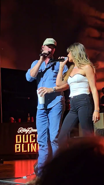 ‎⁨@ellalangleymusic⁩  and ‎⁨@RileyGreenMusic⁩  you look like you love me - cincinnati, oh