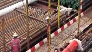 Oil rig pipe deck pipes moving