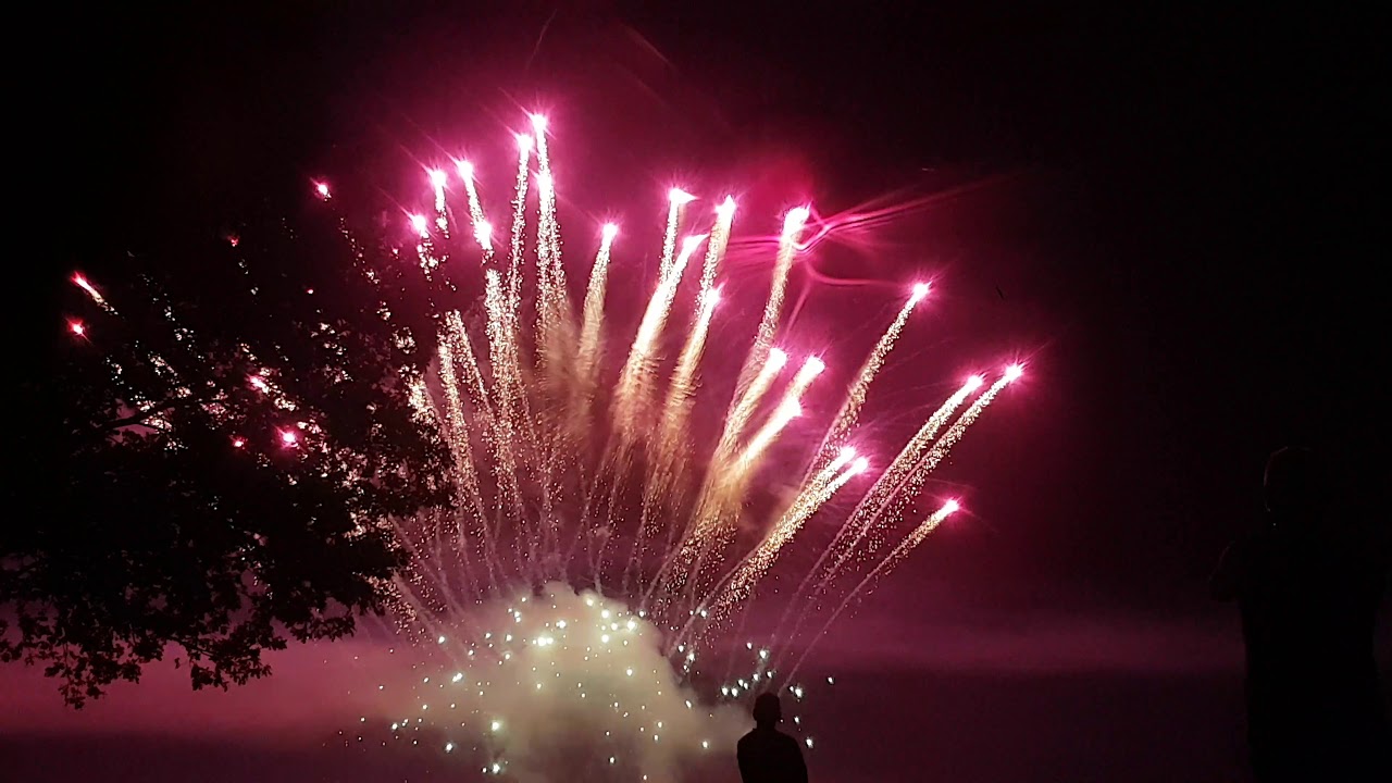 Vuurwerk show wierden eind finale! - YouTube