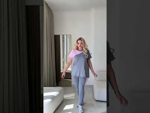 Жіночий стильний спортивний костюм для фітнесу: зручні футболка та лосіни, батал великі розміри, видео 1