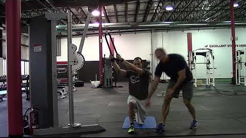 HighPerformanceHandbook.com: Half-Kneeling Cable Chop