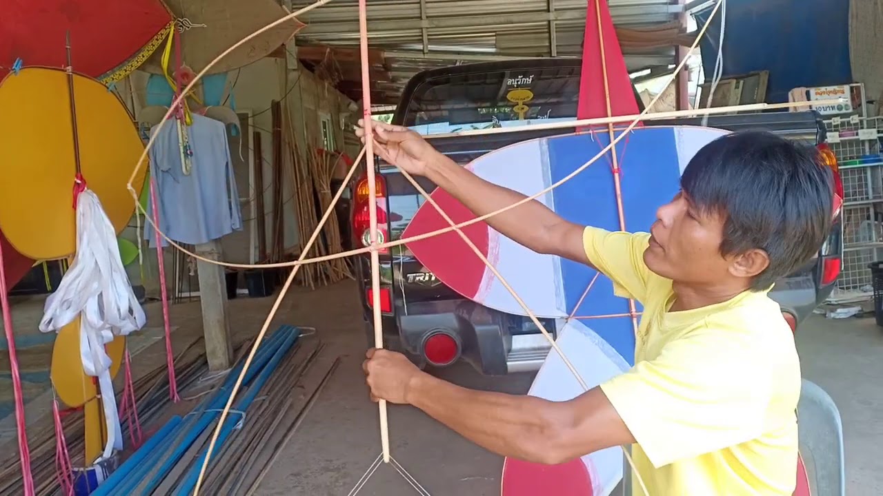 ชมโครงว่าวไม้ไผ่ลำมะรอกครับ