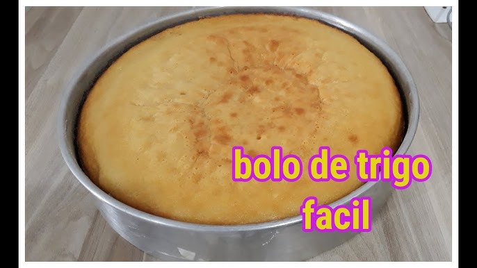 Bolo simples de trigo fofinho tamanho família - Receitas Toda Hora