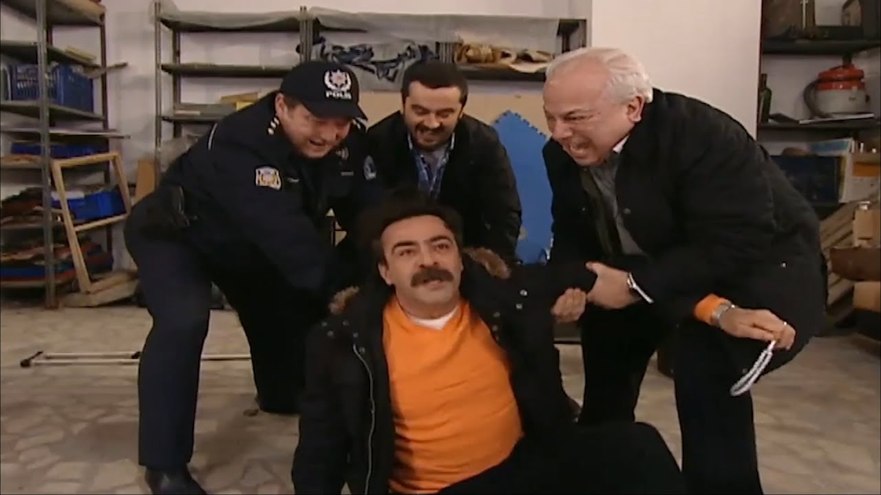 سنان ماخذ ابنه يشتريله كتب تاليها تورط ويه عصابة وانخطف 😅