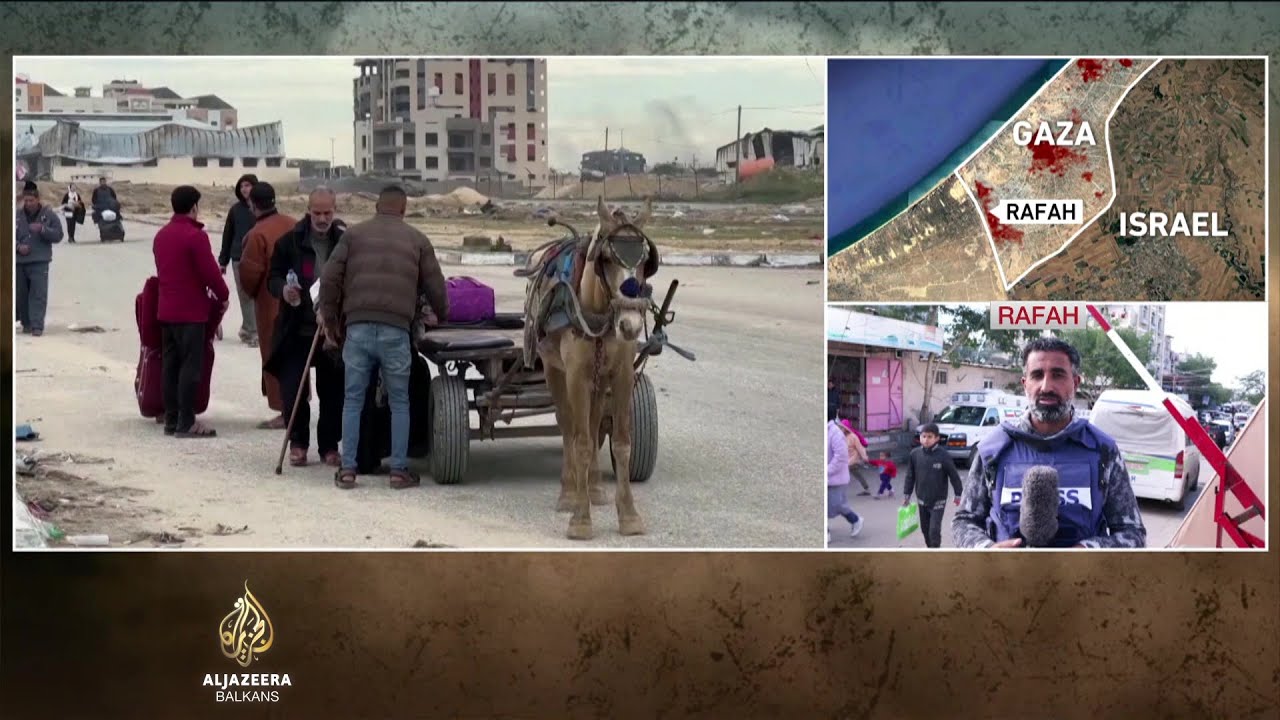يتعين على الناس المرور عبر منطقة يستهدفها الجيش الإسرائيلي للوصول إلى خان يونس.