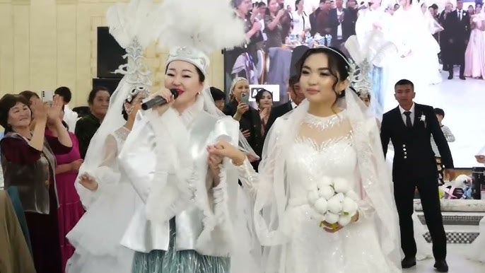 Беата Юндин секс видео Той көйлегіндегі секс видео