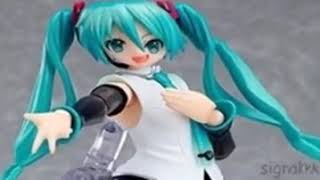 Miku se distorcendo enquanto xinga por 16 segundos