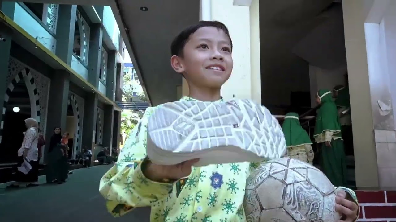 SEPATU LANGKAH KEJUJURAN | Short Film by Kelas 2 Sultan Iskandar Muda SD Muhammadiyah 1 Alternatif