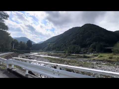 丹波山の川沿いを歩くよ