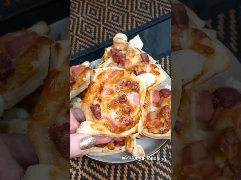Быстрая и очень хрустящая мини пицца. Вкуснющий перекус всего за пару минут.